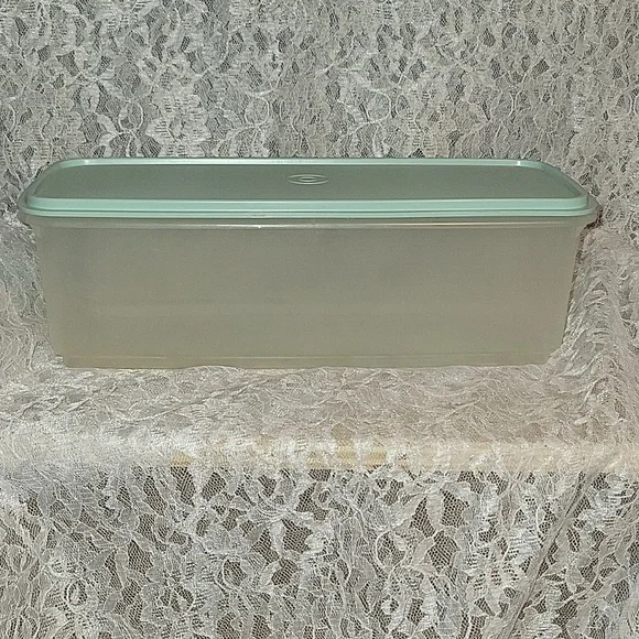 Tupperware: Large Container - Picture 1 of 8